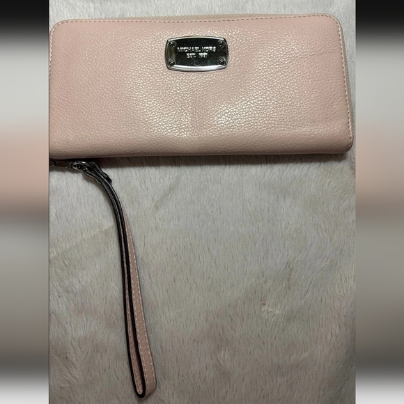 Michael Kors Pink Clutch Wristlet with Metallic Logo 13x4x1 Preloved - Picture 1 of 12